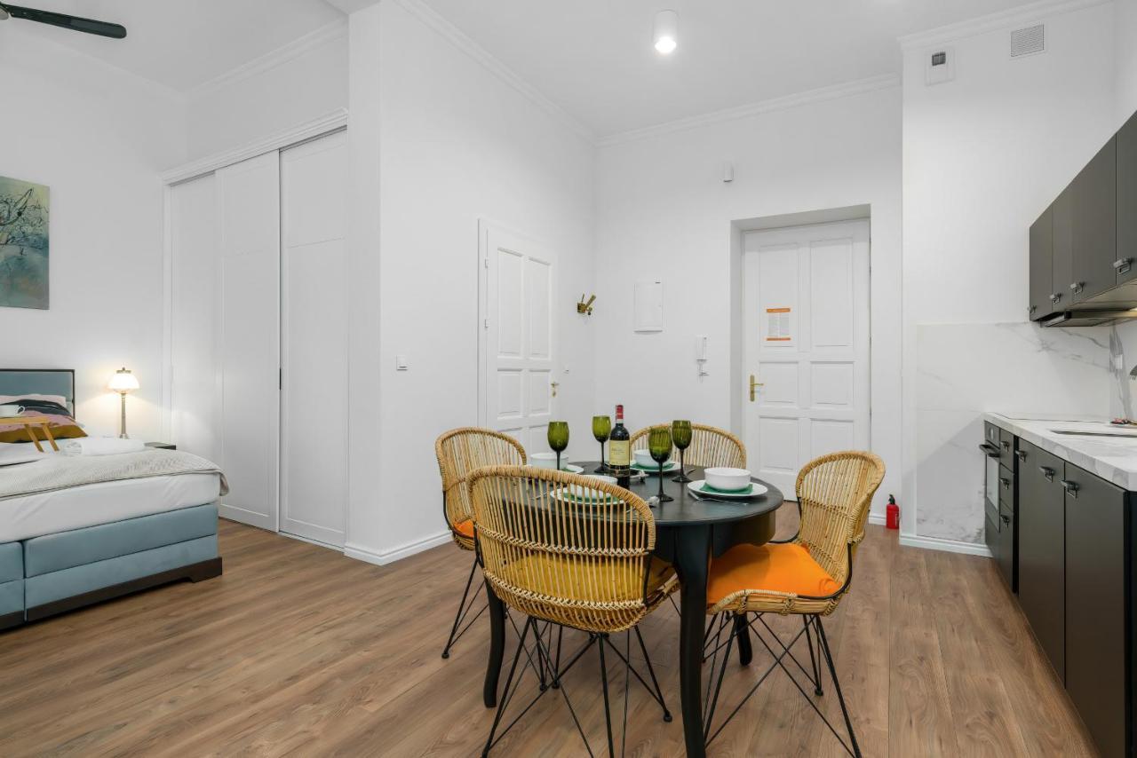 Apartment Deluxe Mtp Matejki By Renters *